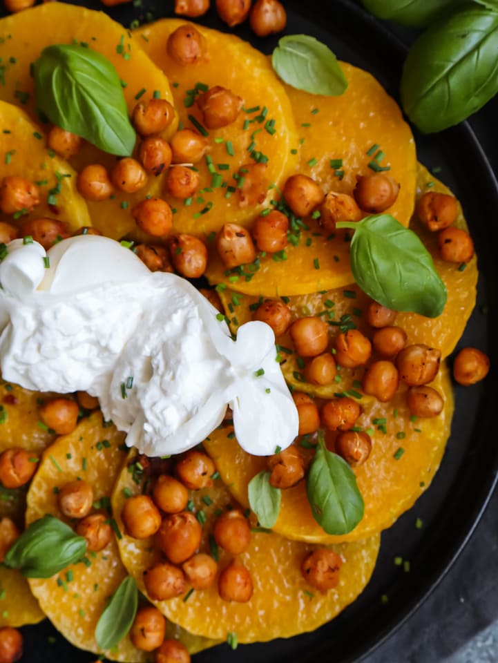 kuerbis-kichererbsen-burrata-1-min Ausschnitt aus Korb mit Apfeltaschen