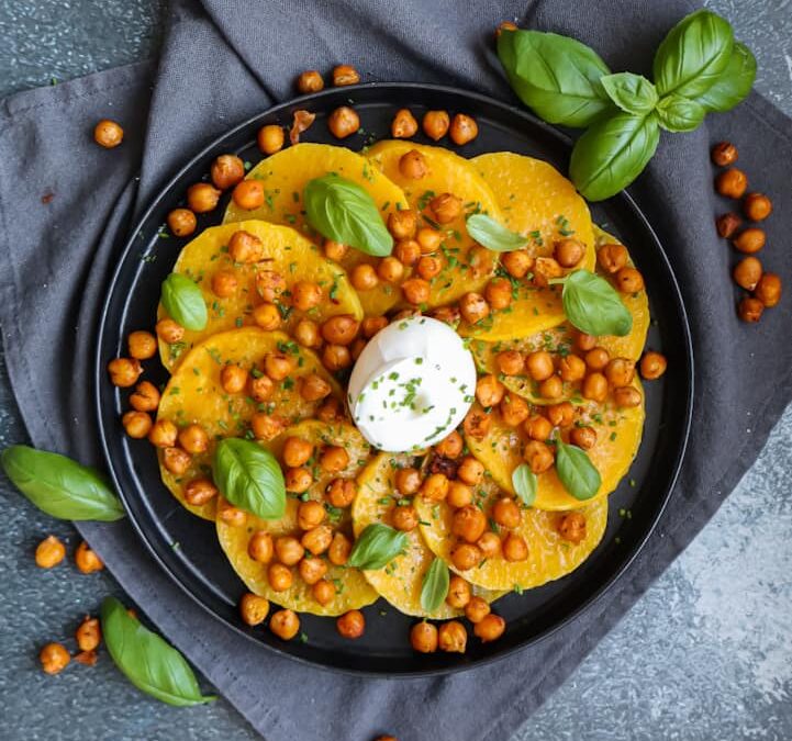 Kürbis mit gerösteten Kichererbsen & Burrata