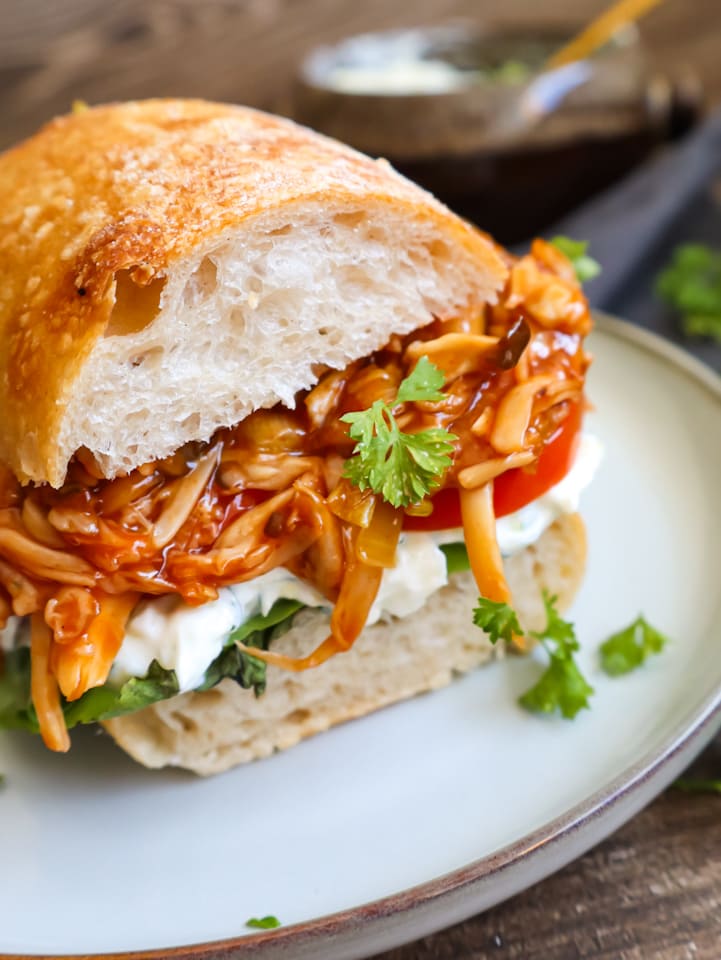 Nachaufnahme von Pulled Mushroom Sandwhich