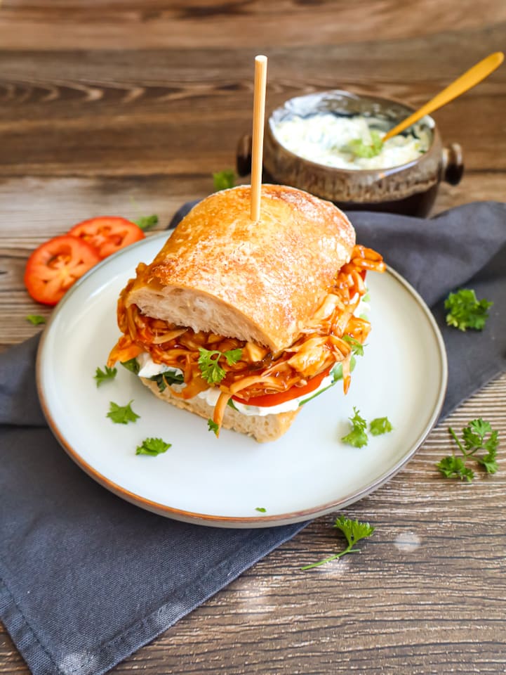 Belegtes Sandwhich mit veganer Füllung