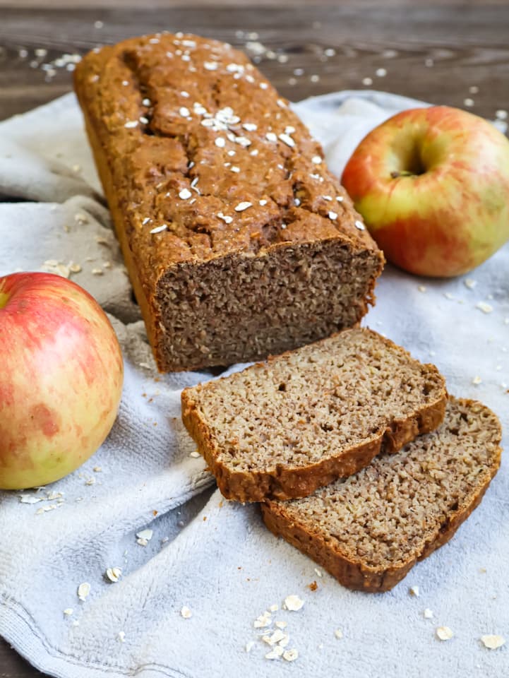 Gesundes Brot mit Apfel