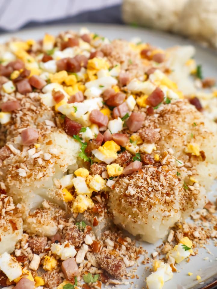 Karfiol mit Brösel, Ei und Speck Einfacher Karfiol mit Brösel, Ei und Speck