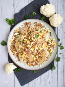 Bröselkarfiol mit Eier und Speck