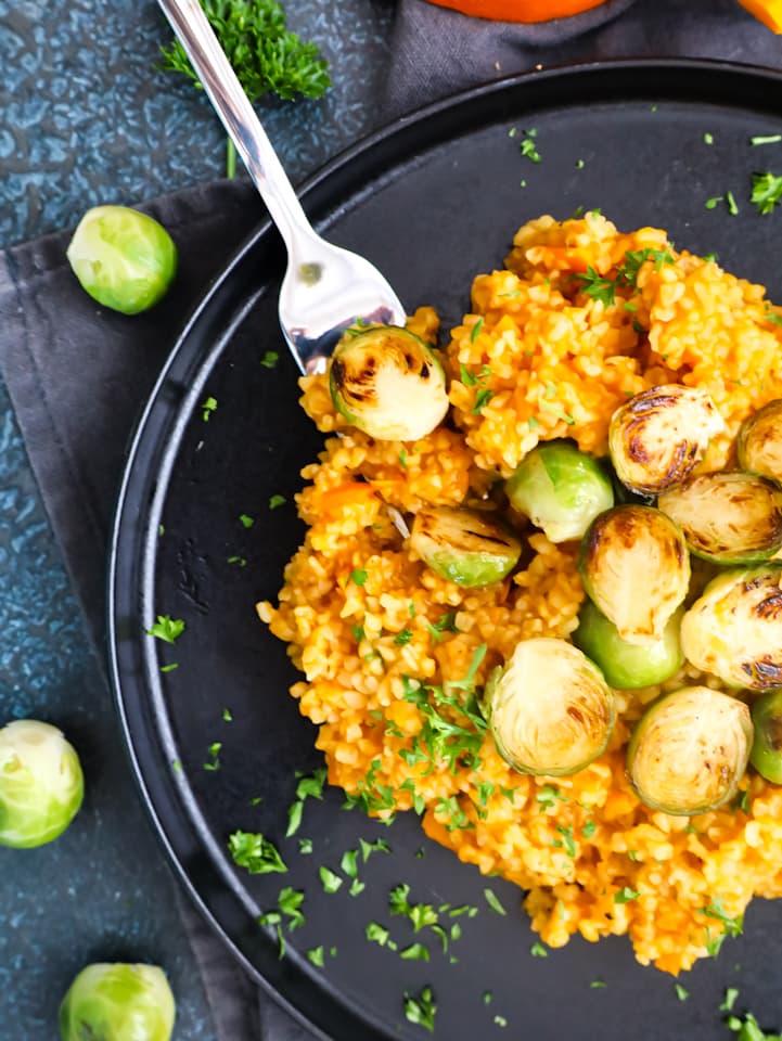 Bulgur mit Kürbis und Rosenkohl Rosenkohl auf Kürbis-Bulgur