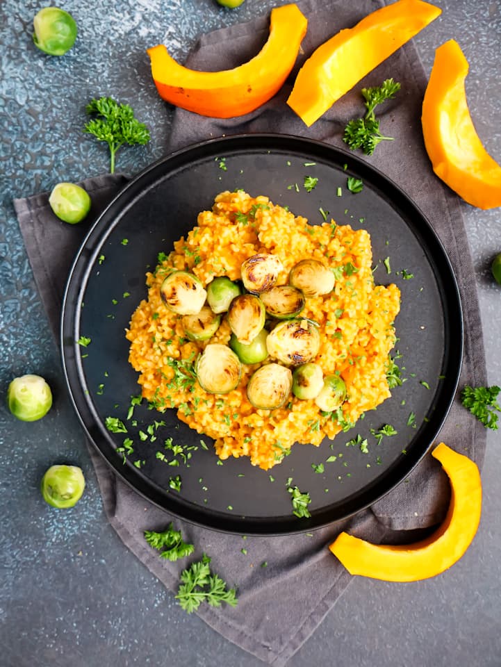 Kürbis Bulgur mit gebratenen Rosenkohl