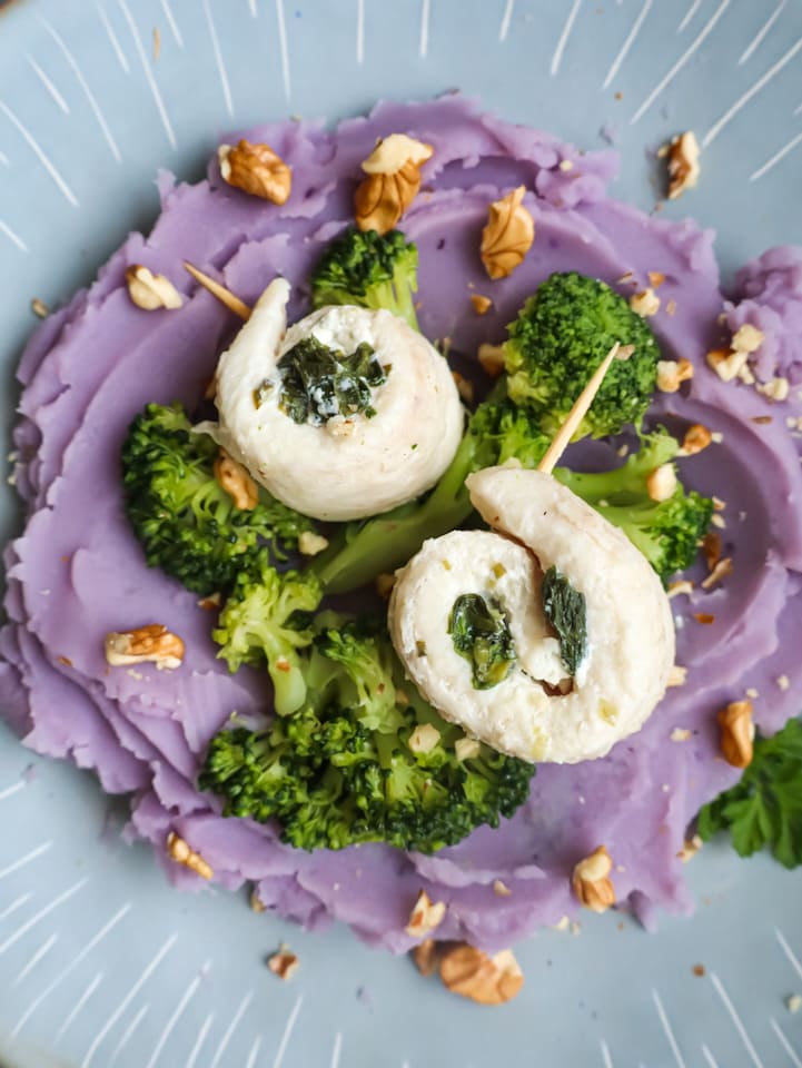 Seelachsfilet auf Püree mit Gemüse