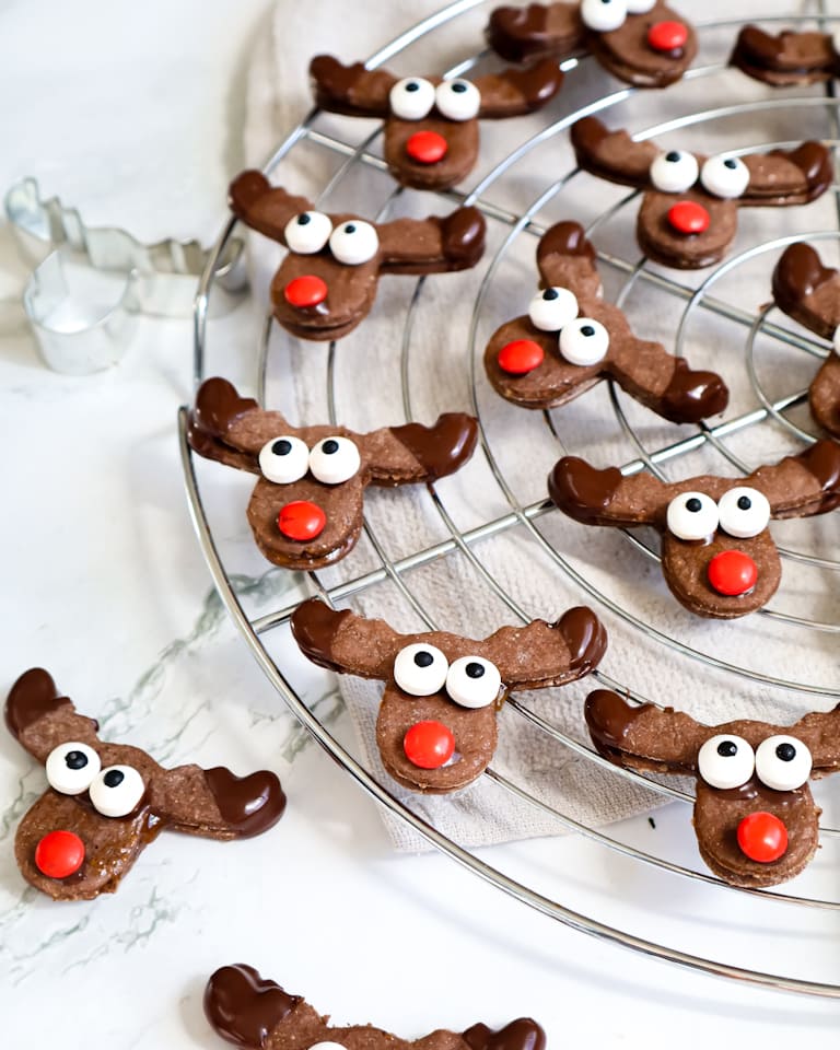 rentier-kekse-4-min Apfelbrot in Scheiben geschnitten