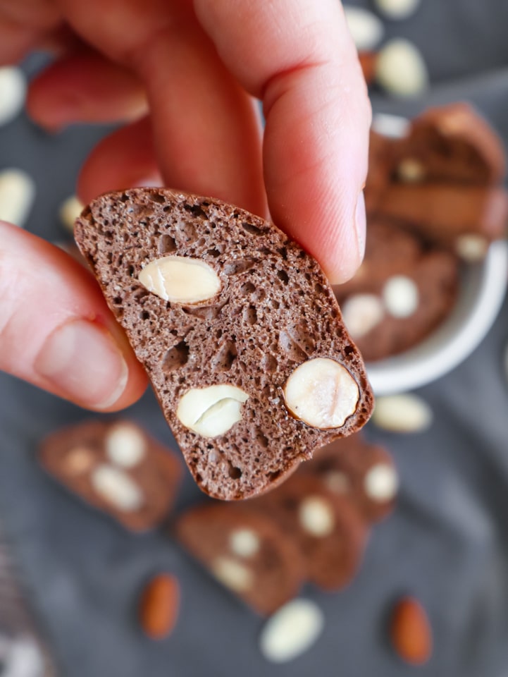 schoko-cantuccini-1-min Apfelbrot in Scheiben geschnitten