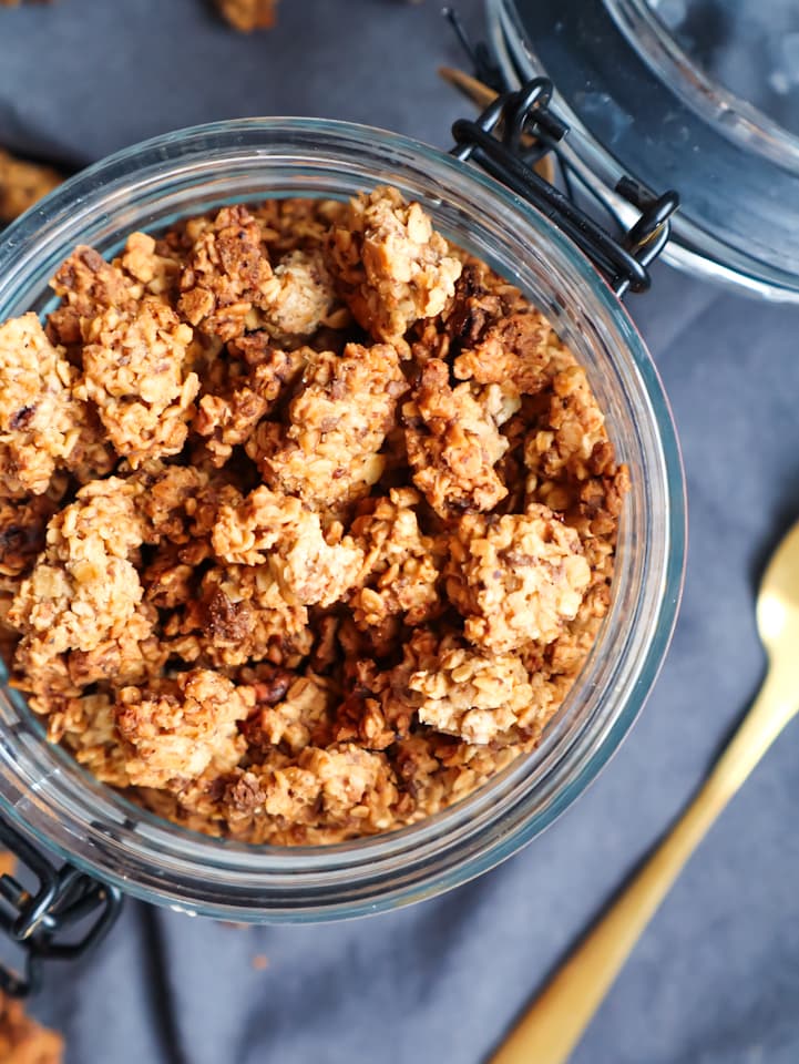 Gesundes Frühstück mit Apfel ohne Zucker