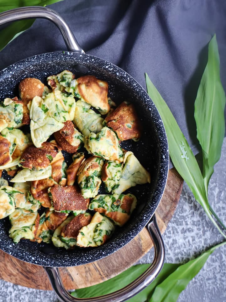 Schmarren mit Bärlauch verfeinert