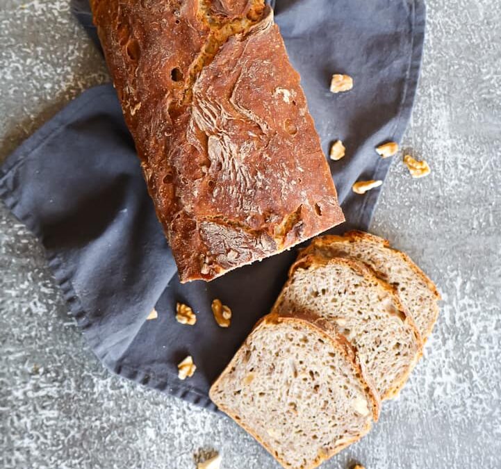 Walnussbrot mit Sauerteig
