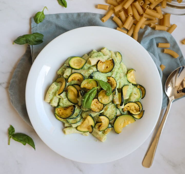 Zucchini Nudeln mit Ricotta