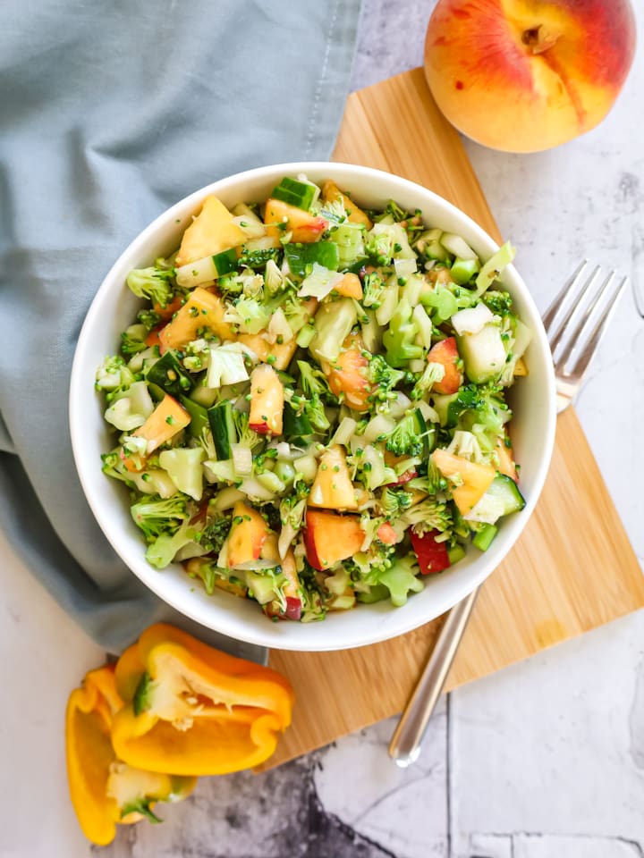 Brokkoli Salat mit Pfirsichen Feiner Rohkostsalat mit Brokkoli