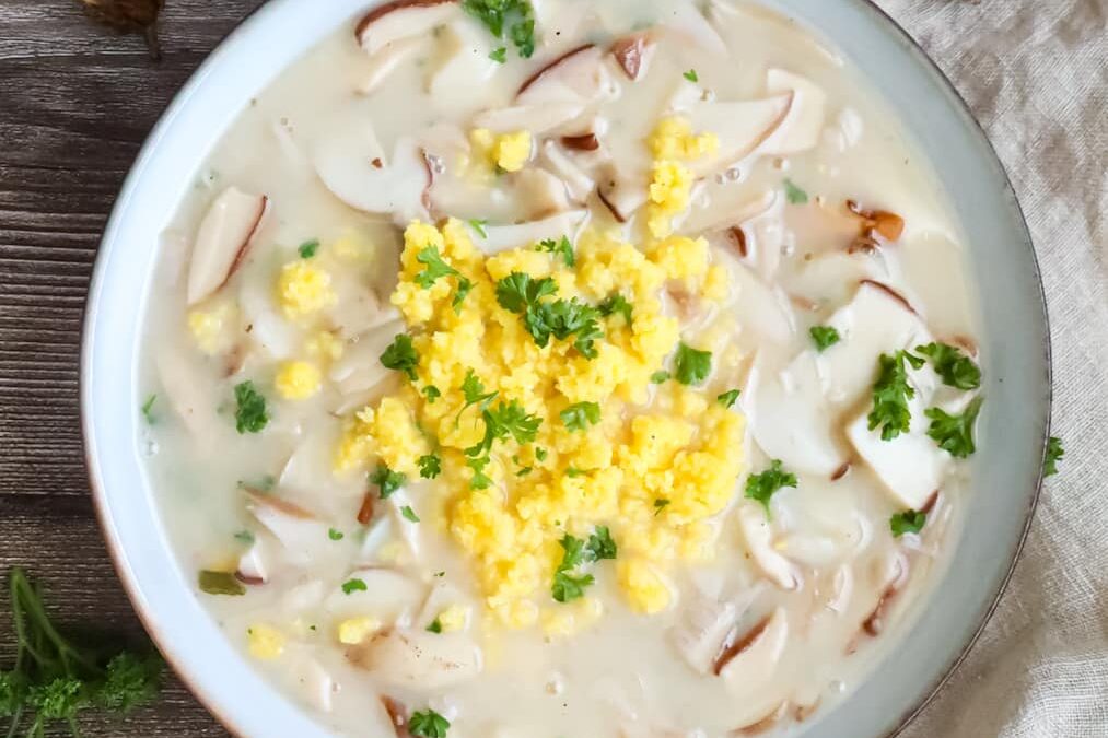 Schwammerlsuppe mit Sterz
